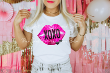 Load image into Gallery viewer, Faux Sequin XOXO Lips #BS6367
