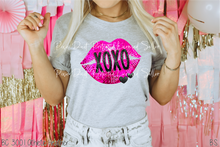 Load image into Gallery viewer, Faux Sequin XOXO Lips #BS6367
