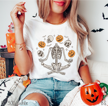 Load image into Gallery viewer, Juggling Skeleton Pumpkin Heads #BS7304
