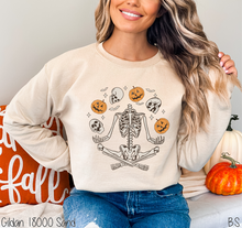 Load image into Gallery viewer, Juggling Skeleton Pumpkin Heads #BS7304
