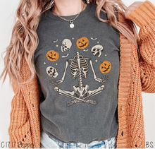 Load image into Gallery viewer, Juggling Skeleton Pumpkin Heads #BS7304
