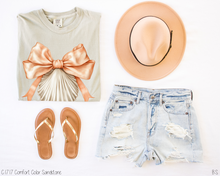 Load image into Gallery viewer, Peach Coquette Bow Seashell #BS8122
