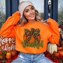 Load image into Gallery viewer, Thankful Faux Yarn Pumpkin #BS8618
