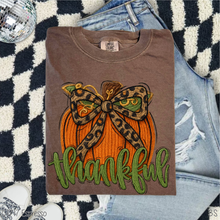 Load image into Gallery viewer, Thankful Faux Yarn Pumpkin #BS8618

